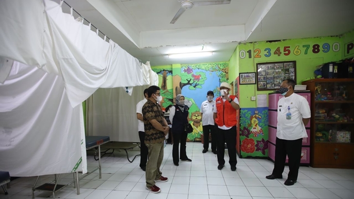   Sekretaris Daerah (Sekda) Kota Bandung Ema Sumarna, di Jalan Arjuna Kota Bandung, Rabu (21/7). (Humas Bandung)