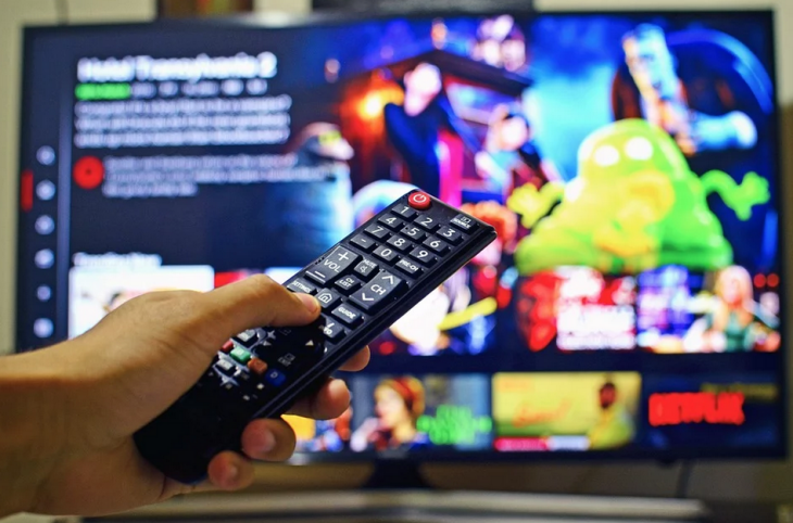 Menonton Netflix menjadi menyenangkan (Foto: Pixabay/afra32)