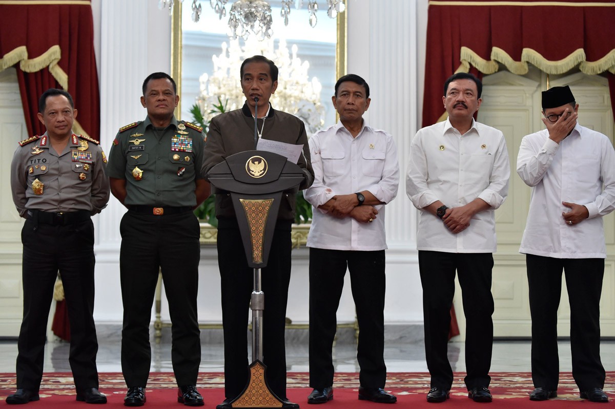Jokowi menggunakan jaket bomber pada 2016. (Foto Antara)