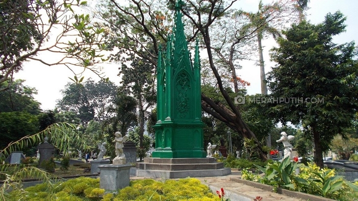 Jelajah Wisata Keunikan Pemakaman di Indonesia
