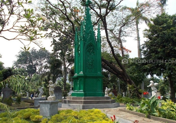 Nikmati Sensasi Wisata Museum Taman Prasasti, Taburan Taman Makam Khas Eropa