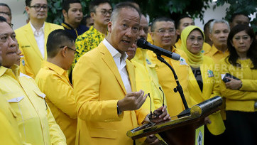 Momen Rapat Pleno Tetapkan Agus Gumiwang Sebagai Plt Ketum Golkar