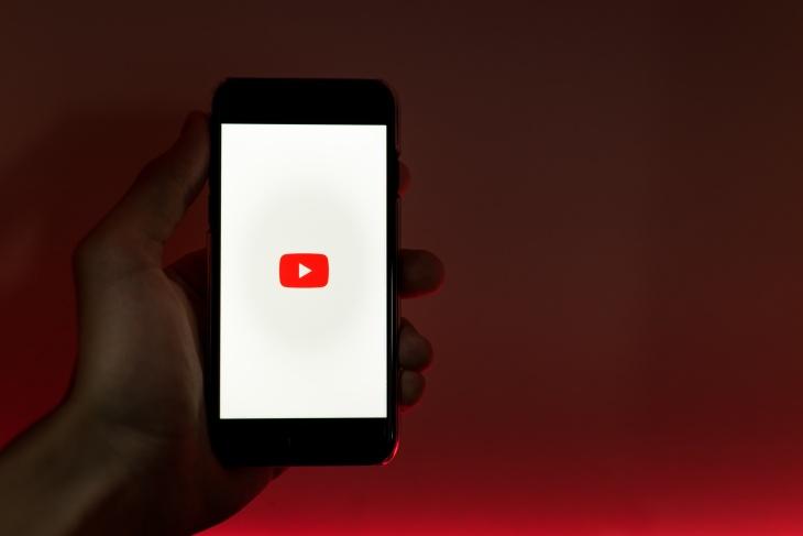 YouTube Uji Coba Fitur Belanja via Video