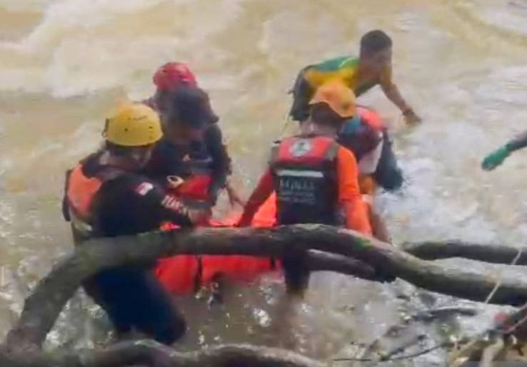 Tim SAR Temukan 3 Mahasiswa Unhas Terseret Arus Sungai Maros, Kondisi Meninggal Dunia
