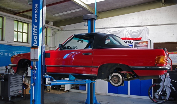Mobil yang digunakan terus menerus bisa gampang mengalami kerusakan. (Foto: Pixabay/emkanicepic)
