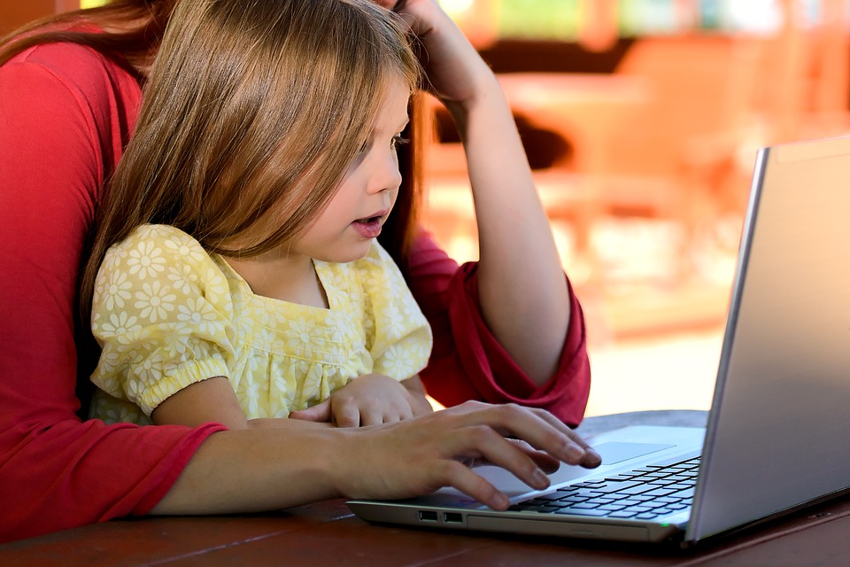 Digital Parenting, Mengupas Metode Didik Orang Tua di Era Kekinian