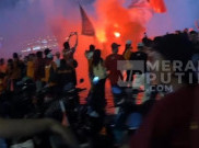 The Jakmania Rayakan Kemenangan Pram-Doel di Bundaran HI