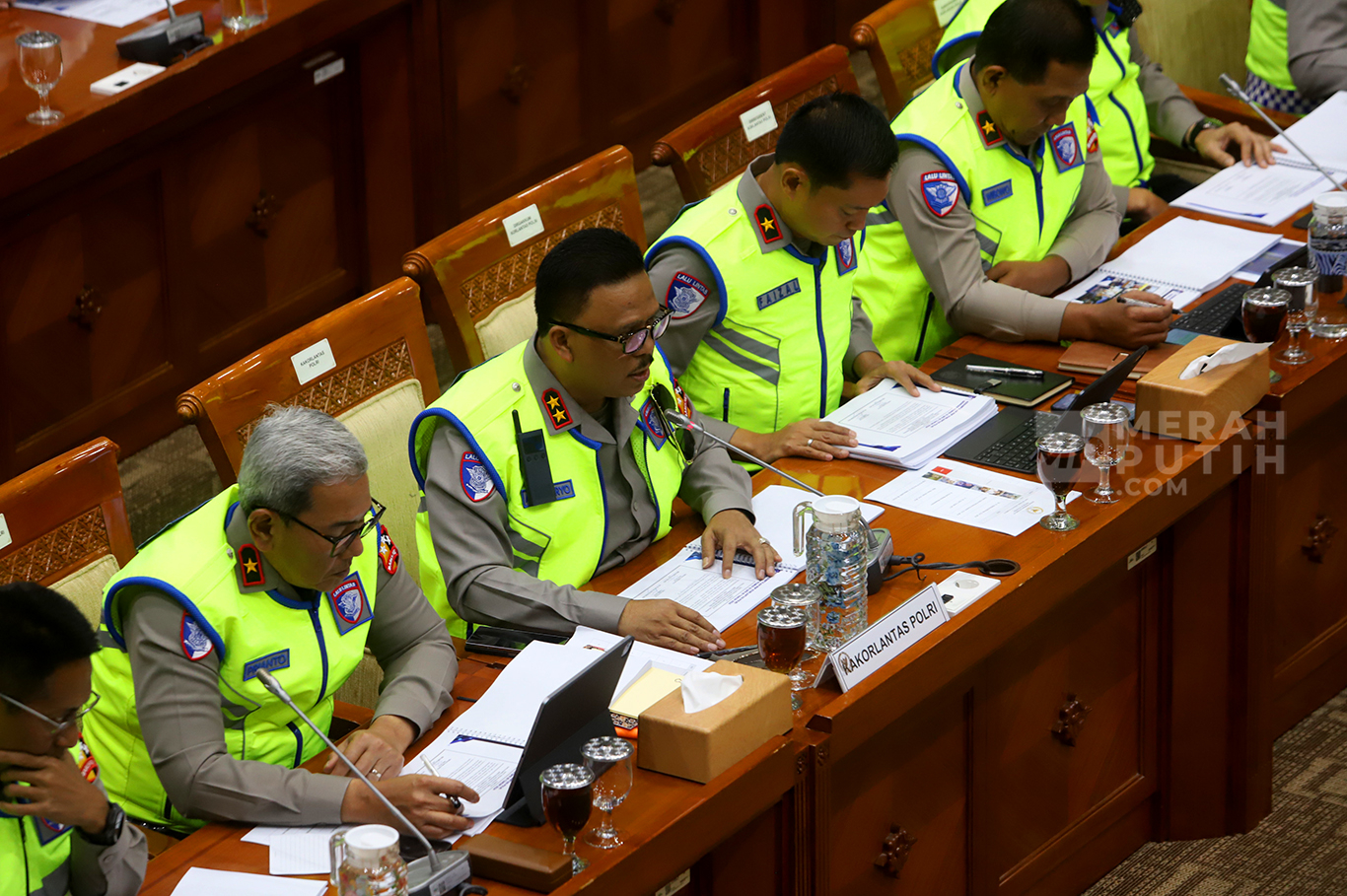 Raker Kakorlantas Polri dengan Komisi III DPR Bahas Arus Mudik Natal dan Tahun Baru 2026 