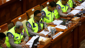 Raker Kakorlantas Polri dengan Komisi III DPR Bahas Arus Mudik Natal dan Tahun Baru 2026 