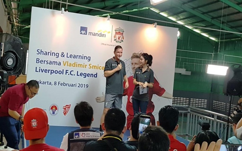 Vladimir Smicer saat menyapa para pendukung Liverpool di Jakarta