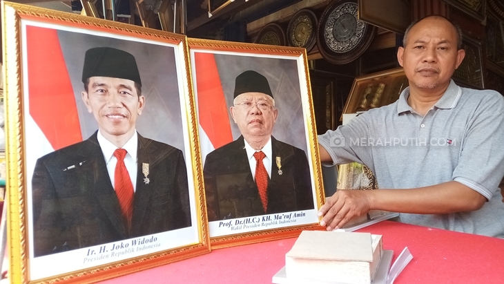 Pengrajin Pigura Mulai Kebanjiran Pesanan Bingkai Foto Jokowi-Ma'ruf Amin
