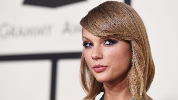 Taylor Swift Tercyduk Berduaan Di Sebuah Bukit 