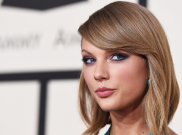 Taylor Swift Tercyduk Berduaan Di Sebuah Bukit 