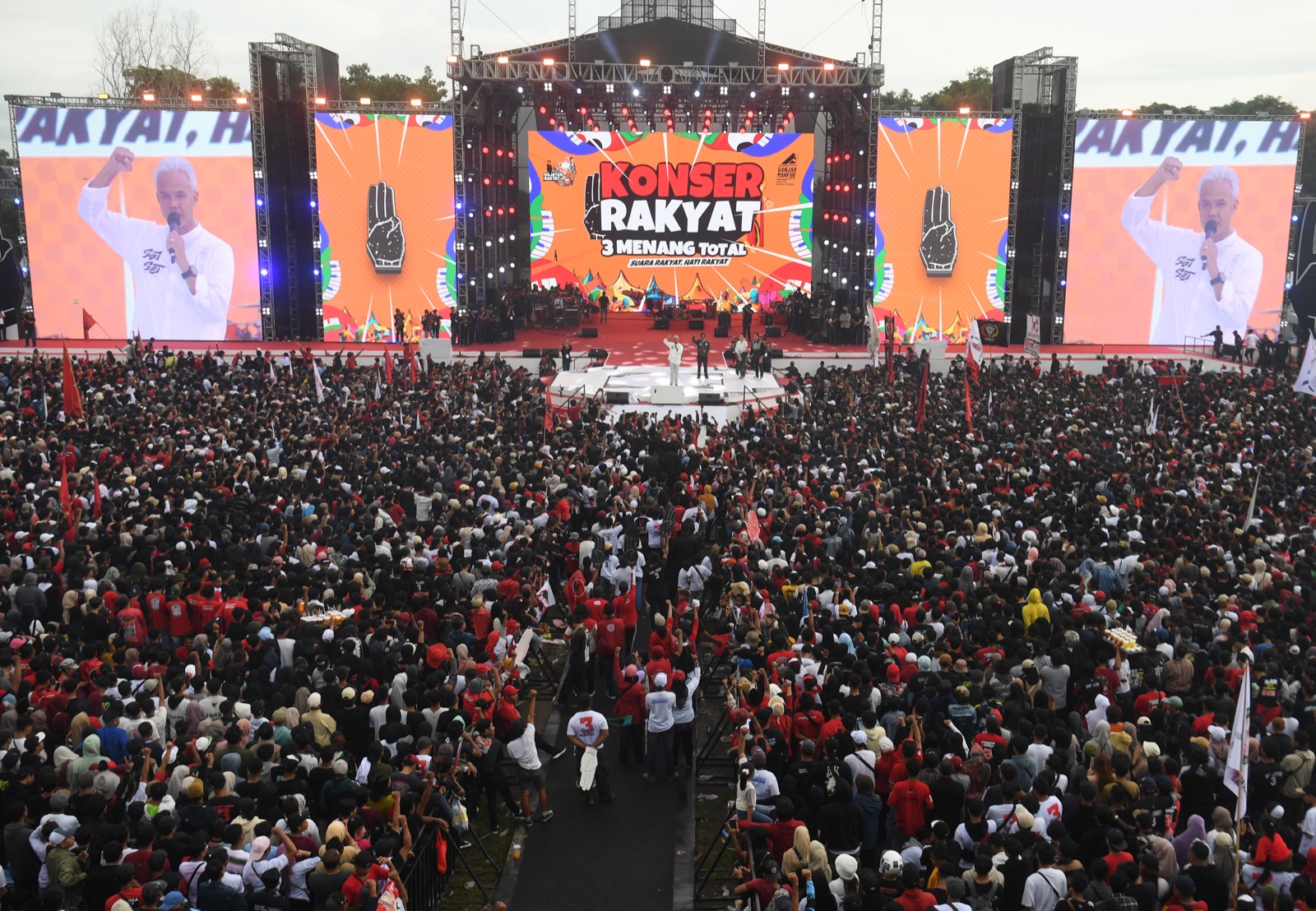 Ganjar-Mahfud Komitmen Sikat KKN di Hajatan Rakyat Banyuwangi