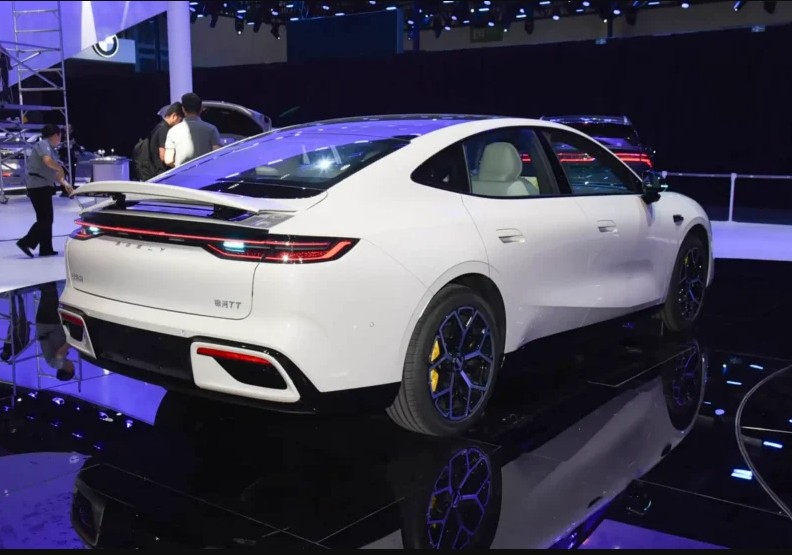 Harga Rp300 Jutaan, Geely Galaxy TT Tawarkan Sedan Listrik 570 DK