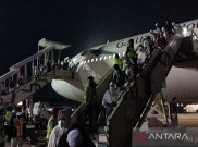 Jemaah Haji Kloter Pertama Embarkasi Solo Tiba di Tanah Air