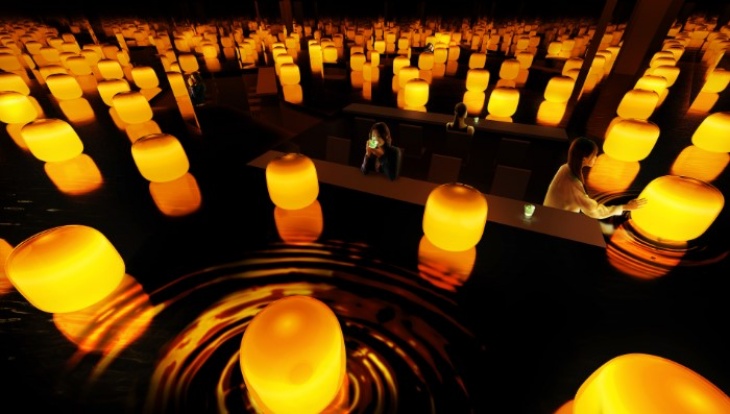 Keren, Instalasi Seni Lampu Mengapung dari teamLab