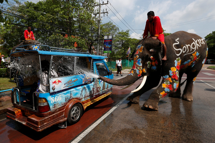 14 Tewas dan 152 Luka-luka dalam Festival Air di Myanmar