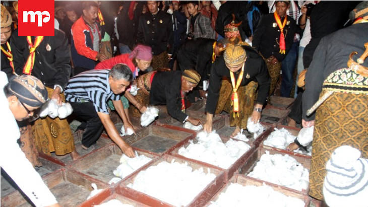 Bukti Malam Selikuran Lebih Semarak, Delapan Bregada Kawal 1.000 Tumpeng