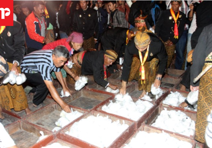 Bukti Malam Selikuran Lebih Semarak, Delapan Bregada Kawal 1.000 Tumpeng