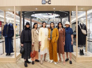 Uniqlo Gandeng Clare Waight Keller Tampilkan Koleksi Gaya Berkelas Nyaman untuk Harian