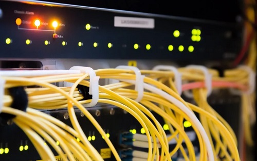 Tagihan Negara Bengkak Gegara Anak Perusahaan PLN Kunci Teknologi 'Intel Based Server'?