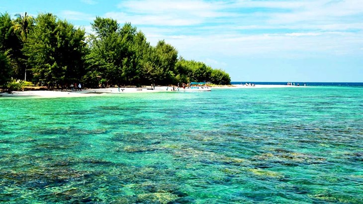 Pantai Amai Merasakan Air Tawar Bertemu Air Asin