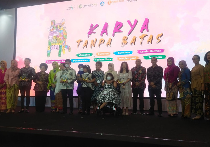 KamiBijak.com Terima Penghargaan Puncak Acara Karya Tanpa Batas 2022