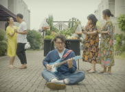 Kado Kecil Video Musik 'Daun Surgawi' dari Ardhito Pramono 