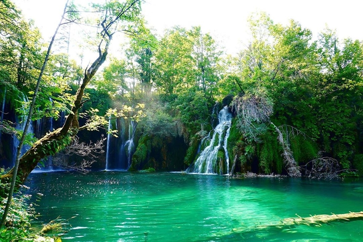 Danau Plitvice. (Foto: instagram.com/straya.u.beauty)