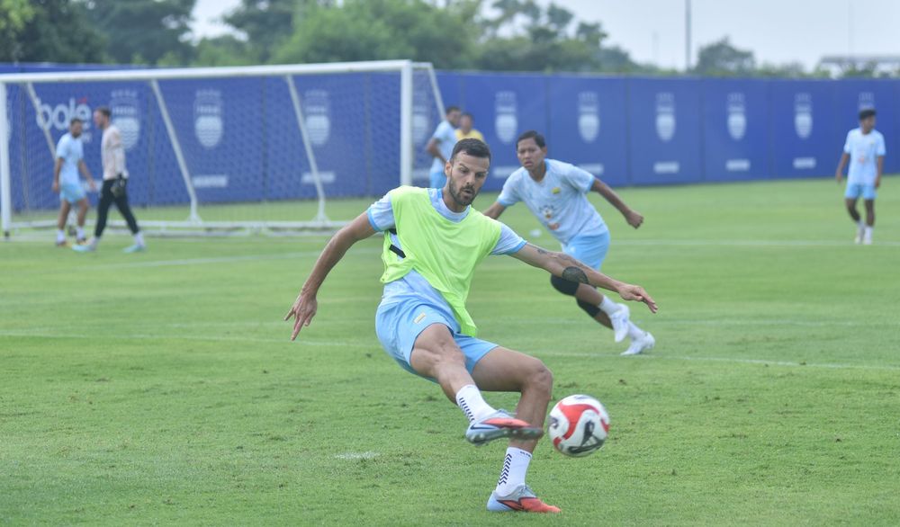Frans Putros dan Patricio Matricardi Absen dalam Laga Tandang Persib Vs Semen Padang, Marc Klok Siap Tempur