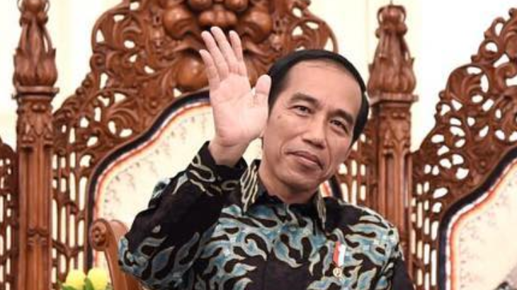 Hadir di HUT ke-50 Danar Hadi, Jokowi Kembali Berbatik