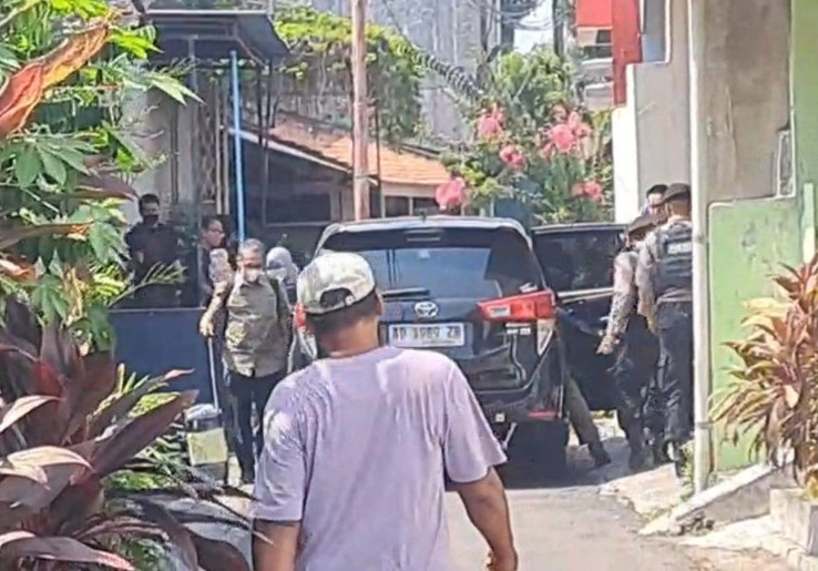 KPK Sita Barang dari Safe House Bupati Sukoharjo Etik Suryani, 2 Koper Hitam Jadi Barang Bukti