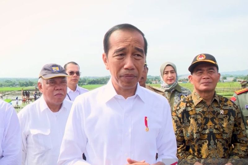 Jokowi Ogah Tanggapi Rapor Merah Kinerja Menhan Prabowo dari Anies dan Ganjar