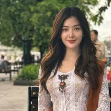 Sosok Dara Sarasvati, Konten Kreator yang Senang Pake Outfit Khas Indonesia