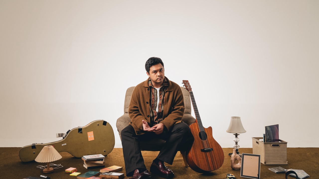 Nadhif Kembangkan Debut Albumnya Lewat ‘Nadhif (laman berikutnya)’ yang Lebih Personal
