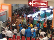 Ratusan Penumpang Rela Antre Demi Tiket Promo PT KAI