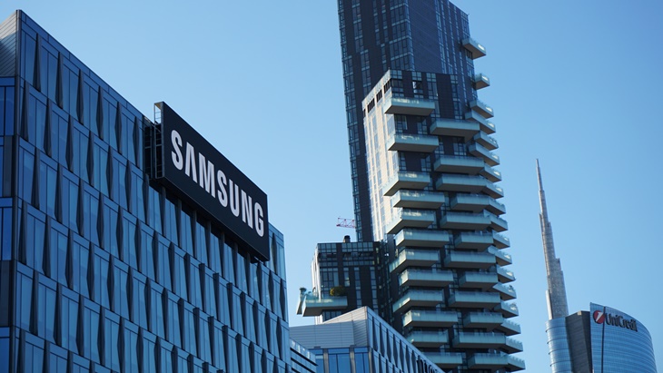 Samsung Coba 'Pelet' Pengguna iPhone dengan Aplikasi Foldable Experience