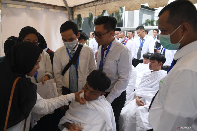Pentingnya Senam Haji di Dalam Pesawat Saat Menuju Tanah Suci