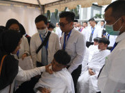Pentingnya Senam Haji di Dalam Pesawat Saat Menuju Tanah Suci