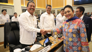 Raker Menteri KKP dengan Komisi IV DPR Bahas Pagar Laut Pesisir Tangerang