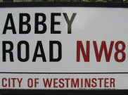 Beatlemaniac,  Kamu Bisa Beli Tanda Jalan Abbey Road