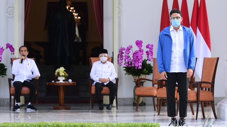 Presiden Jokowi saat mengenalkan Sandiaga Uno sebagai Menteri Pariwisata dan Ekonomi Kreatif, di Istana Negara, Selasa (22/12). (Foto: MP/Setpres)
