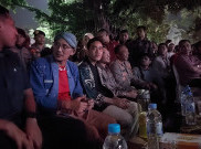 Gibran dan Sandiaga Nobar Timnas U-23 di Balai Kota, Oknum Suporter Nekat Nyalakan Petasan