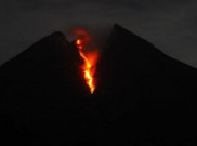  Gunung Merapi Keluarkan Guguran Lava 500 Meter, Warga Diminta Waspada