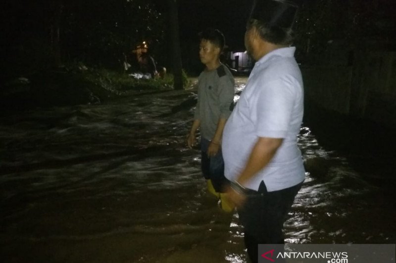 Tanggul Citarum Bekasi Jebol, Akses Warga Putus Total