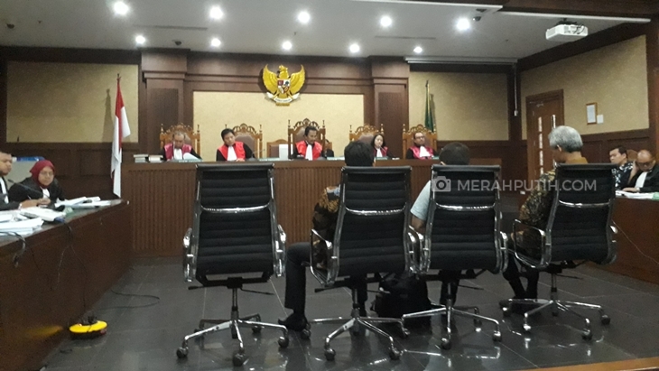 Hakim Telisik Kedekatan Andi Narogong dan Setnov ke Ganjar Pranowo