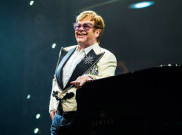 Elton John Dirawat karena Jatuh di Rumahnya