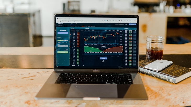 ChatGPT Pilih Saham Lebih Baik Ketimbang Manajer Investasi Manusia 