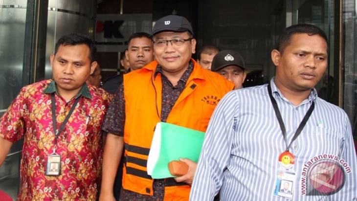 Dudy Jocom saat ditahan KPK terkait kasus suap pembangunan IPDN (Foto: Antaranews)
